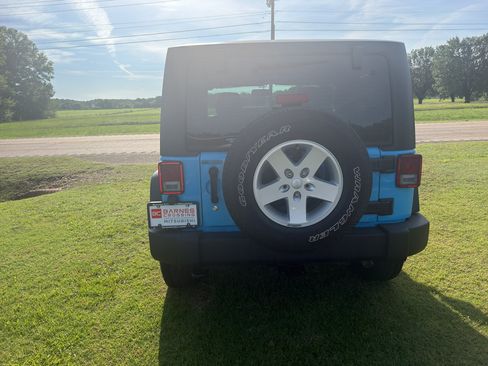 Used 2018 Jeep Wrangler Sport AWD/4WD image 5