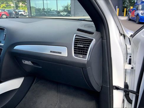 Used 2017 Audi Q5 2.0T Premium Plus w/ Technology Package image 16