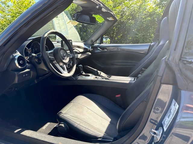 Used 2020 MAZDA MX-5 Miata RF Grand Touring RWD image 13