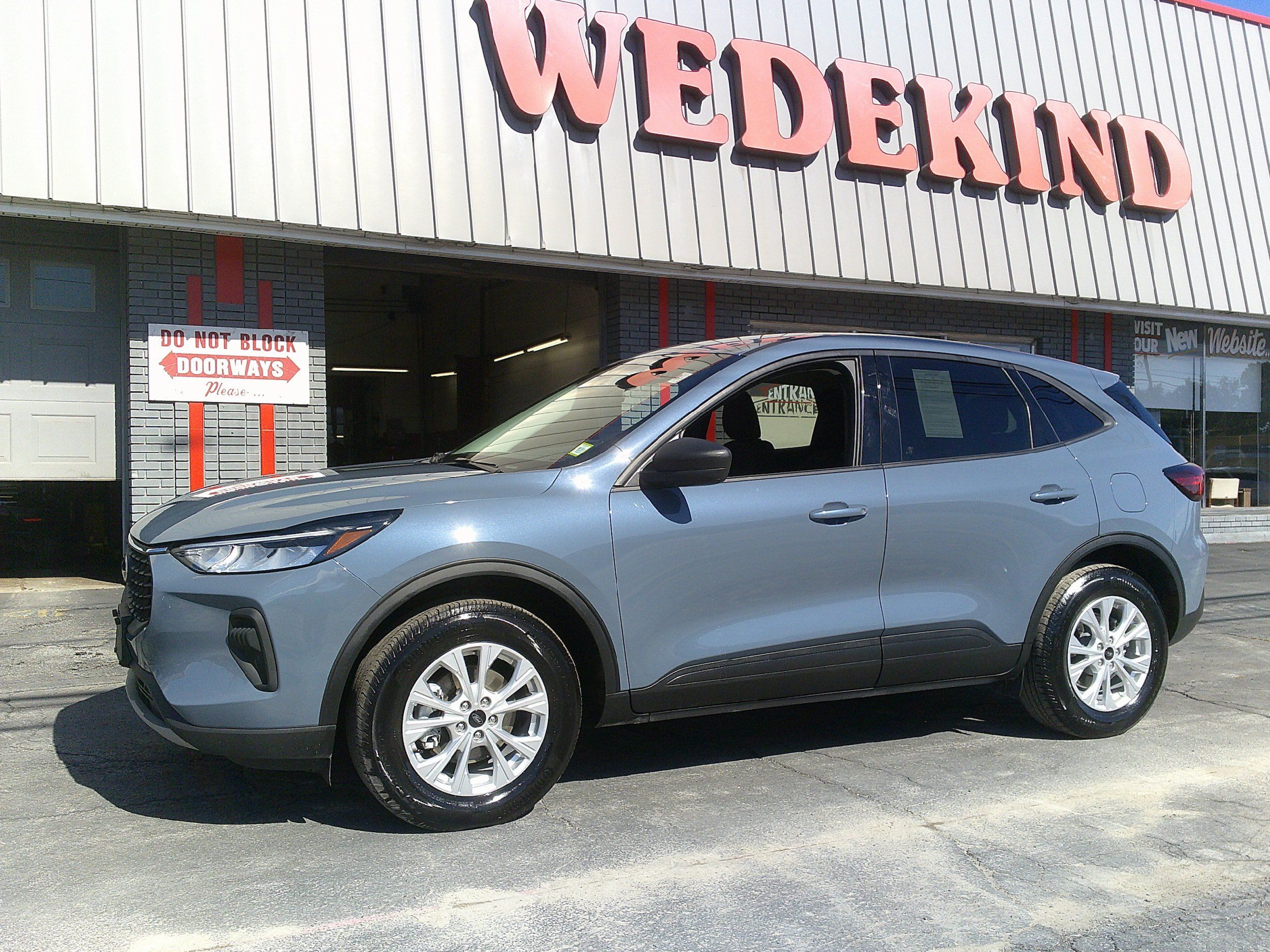 Used 2025 Ford Escape Active AWD/4WD image 3