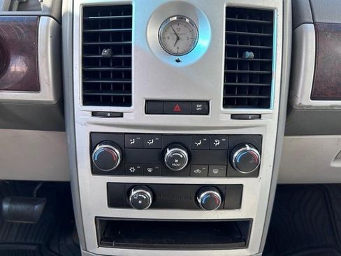 Used 2010 Chrysler Town & Country Touring image 14