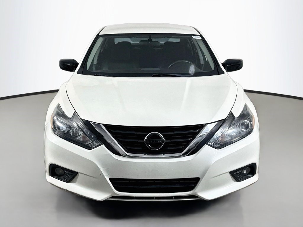 Used 2017 Nissan Altima 2.5 SR w/ Midnight Edition Package FWD image 2