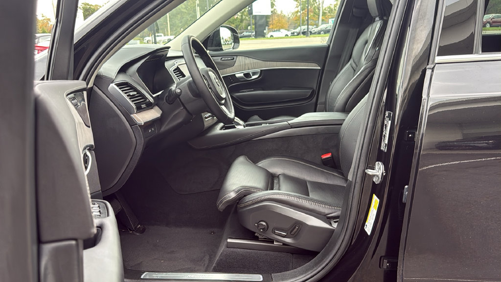 Certified 2024 Volvo XC90 T8 Ultimate AWD/4WD image 7