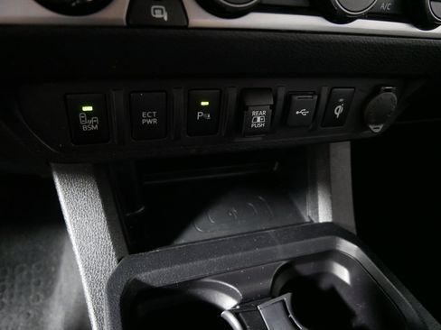Used 2023 Toyota Tacoma Limited AWD/4WD image 30