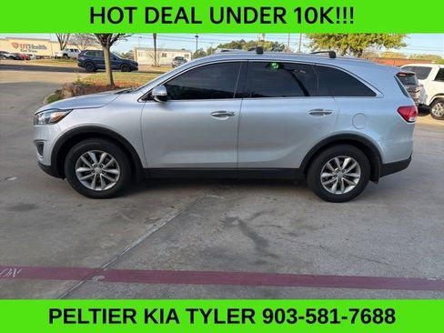 Used 2016 Kia Sorento LX w/ LX Convenience Package image 6