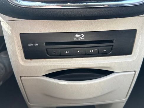 Used 2013 Chrysler Town & Country Touring-L w/ Driver Convenience Group FWD image 33