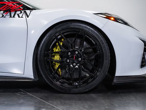 Used 2024 Chevrolet Corvette Z06 w/ Stealth Interior Trim Package RWD image 18