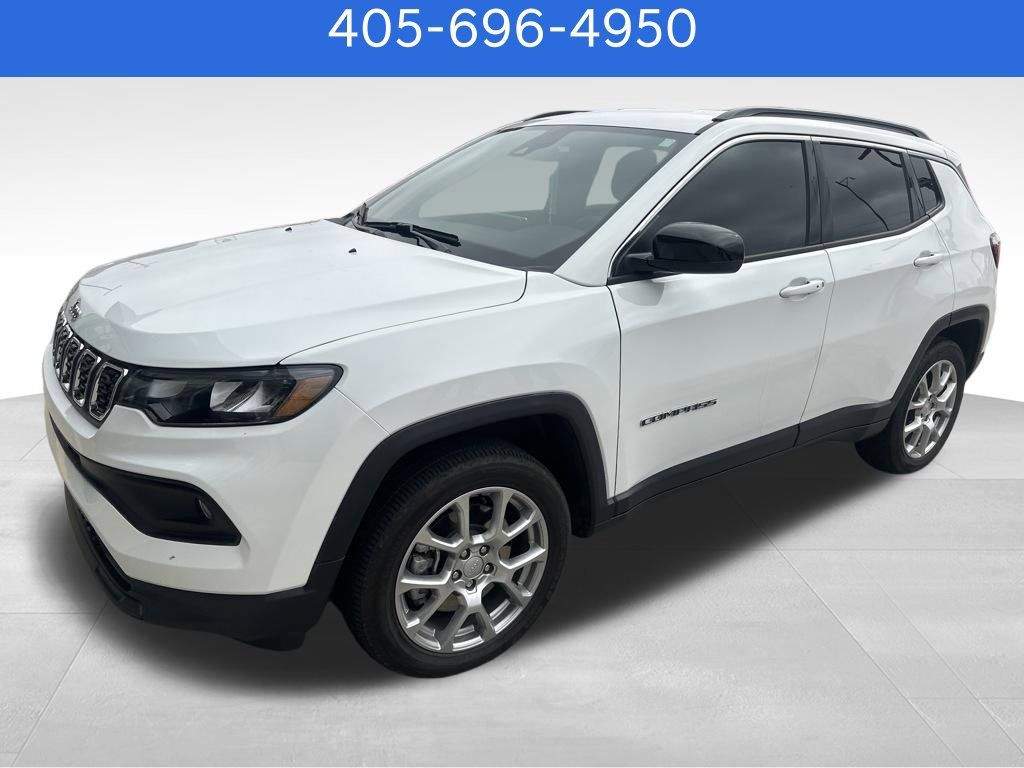 Used 2024 Jeep Compass Latitude AWD/4WD image 1