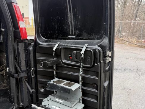 Used 2018 Chevrolet Express 2500 w/ Driver Convenience Package image 18