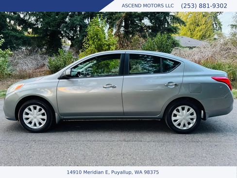 Used 2012 Nissan Versa SV w/ Convenience Pkg image 2