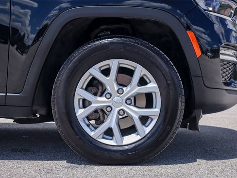 Used 2023 Jeep Grand Cherokee Limited image 4