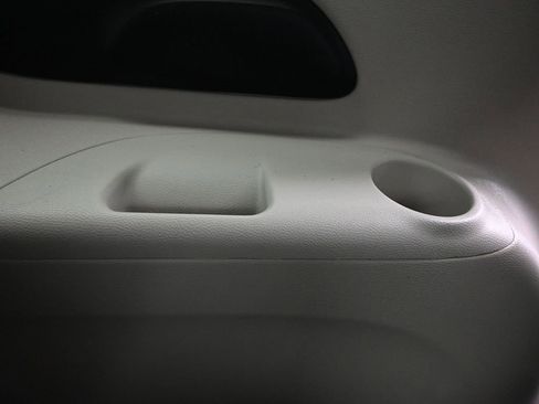 Used 2023 Chrysler Voyager LX image 41