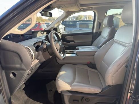 Used 2025 Ford Expedition Max Active image 8