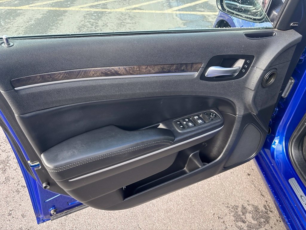 Used 2019 Chrysler 300 Limited w/ Safetytec Plus Group RWD image 5