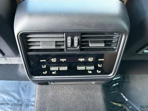 Used 2025 Porsche Cayenne Coupe image 20