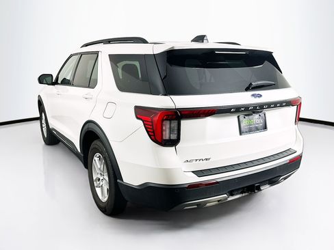 Used 2025 Ford Explorer Active w/ Active Comfort Package RWD image 5