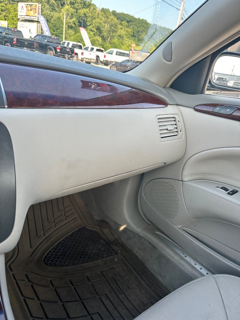 Used 2007 Buick Lucerne CXL w/ Luxury Package FWD image 12