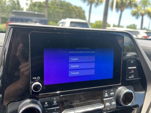 Used 2025 Toyota Highlander LE FWD image 23