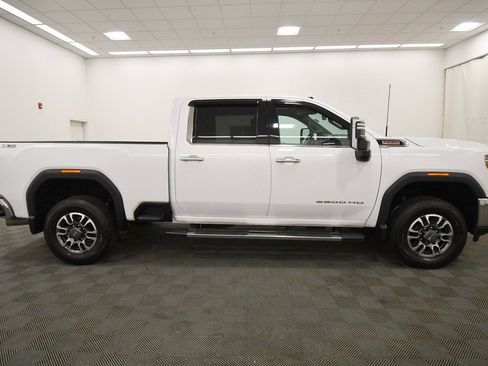 Used 2022 GMC Sierra 3500 SLT w/ SLT Premium Package image 9