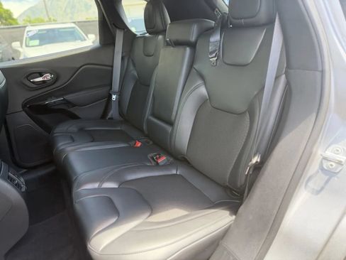 Used 2020 Jeep Cherokee Latitude Plus AWD/4WD image 16