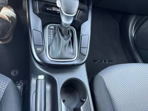 Certified 2025 Kia Soul LX w/ LX Technology Package FWD image 22