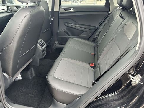 New 2026 Volkswagen Taos SE image 8