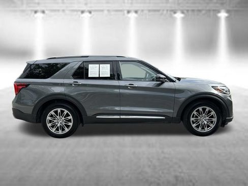 Used 2026 Ford Explorer Platinum RWD image 4