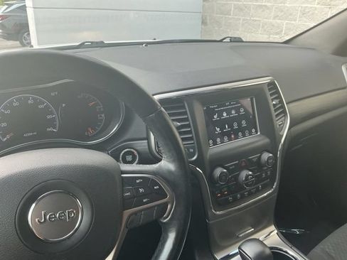 Used 2021 Jeep Grand Cherokee Laredo w/ Security & Convenience Group AWD/4WD image 21