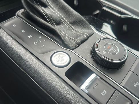 Used 2022 Volkswagen Atlas Cross Sport SEL image 26