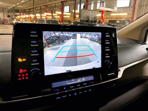 Used 2024 Toyota Sienna LE image 20