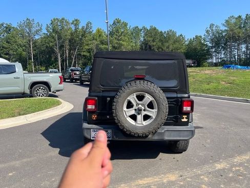 Used 2019 Jeep Wrangler Unlimited Sport S AWD/4WD image 6