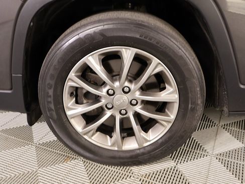 Used 2021 Jeep Cherokee Latitude Plus image 17