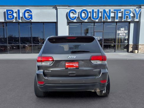 Used 2021 Jeep Grand Cherokee Laredo image 3