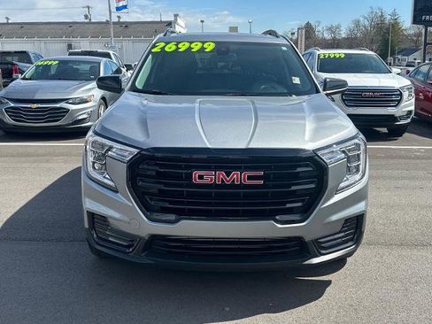 Used 2024 GMC Terrain SLE w/ Driver Convenience Package FWD image 8