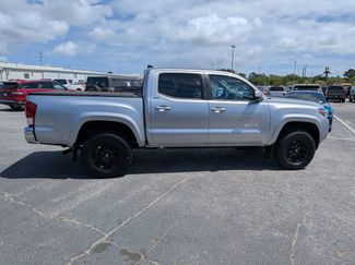 Used 2022 Toyota Tacoma SR5 AWD/4WD video 3
