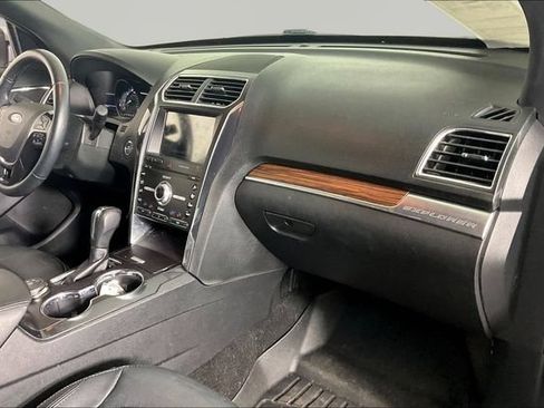 Used 2019 Ford Explorer Limited w/ Class III Trailer Tow Package AWD/4WD image 23