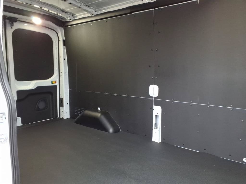 New 2026 Ford Transit 250 148 Medium Roof w/ Load Area Protection Package RWD image 7
