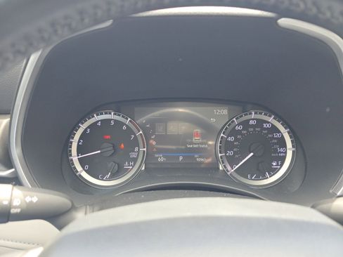 Used 2023 Toyota Highlander XLE FWD image 18