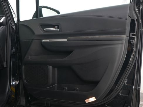 Certified 2025 Toyota Sienna XLE Woodland Edition AWD/4WD image 9