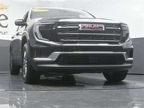 Used 2025 GMC Acadia Elevation image 3