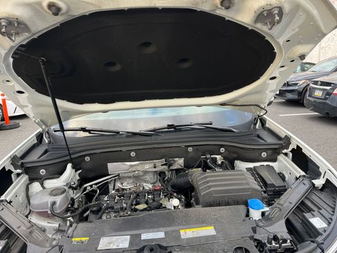 Used 2025 Volkswagen Atlas SE image 32