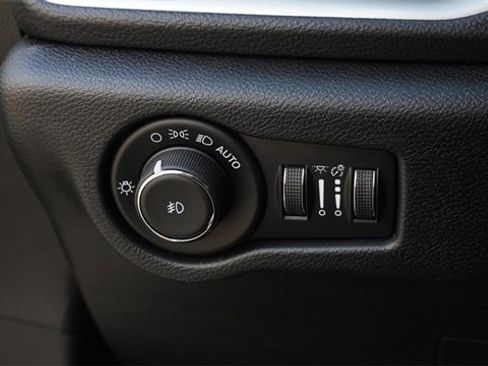 New 2026 Chrysler Pacifica Select image 19