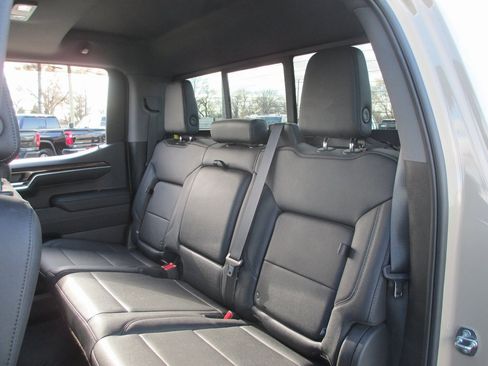 Certified 2022 Chevrolet Silverado 1500 LT Trail Boss w/ Convenience Package II image 17