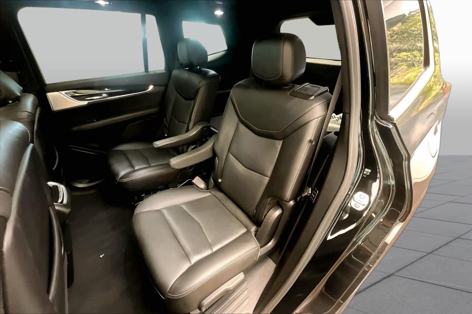 Used 2024 Cadillac XT6 Premium Luxury FWD image 21