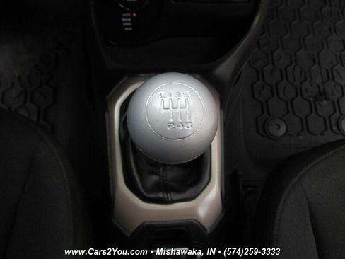 Used 2016 Jeep Renegade Latitude AWD/4WD image 27