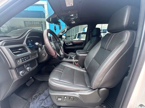 Used 2023 Chevrolet Suburban RST w/ Luxury Package RWD image 11