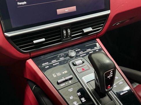 Used 2022 Porsche Cayenne Platinum Edition image 26