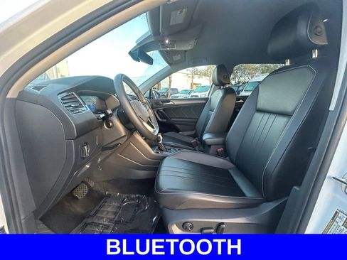Used 2024 Volkswagen Tiguan SE FWD image 5