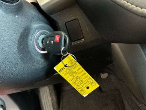 Used 2013 Toyota RAV4 XLE AWD/4WD image 24