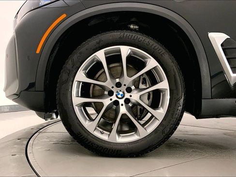 New 2026 BMW X5 xDrive40i w/ Premium Package image 9